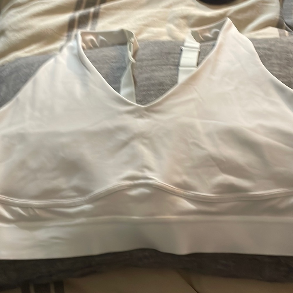 ✨White Fabletics Bra.✨